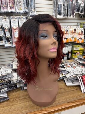 Women Short Wavy Wig - Black to Burgundy Ombre